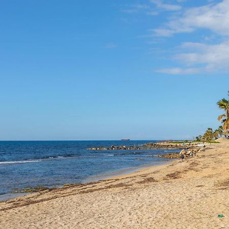 Villa Beach Heaven Paphos Bagian luar foto