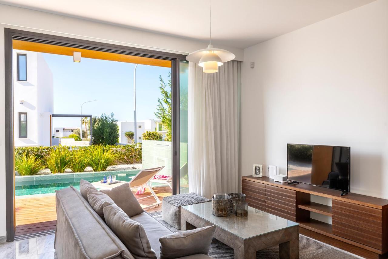Villa Beach Heaven Paphos Bagian luar foto